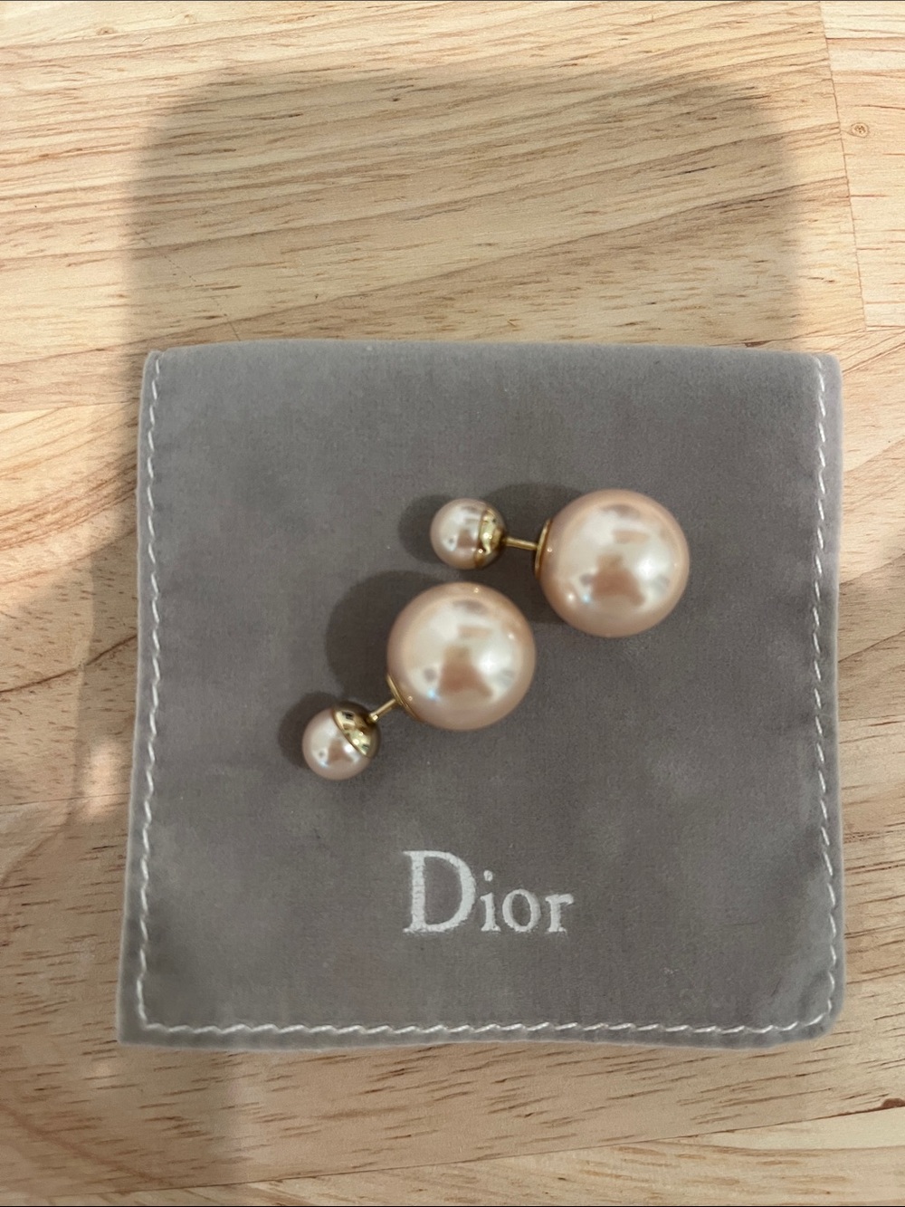 Double-Sided Pearl Stud Earrings - Cream Pearlescent